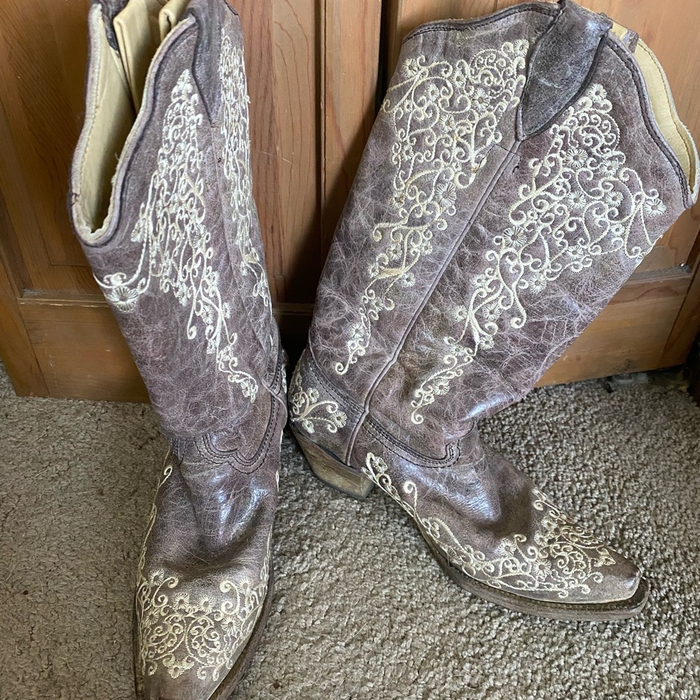 Corral Brown and Cream Embroidered Cowgirl Boots